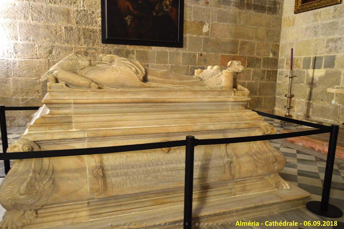 28 LA CATHEDRALE ET LE FORTERESSE DE L INCARNATION (76).JPG